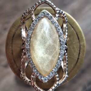 Elegant Gold and Silver Women's Ring Size 7